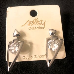 🌞 Ashley Collection NWT Gorgeous bling Cubic Zirconia silver pierced earrings
